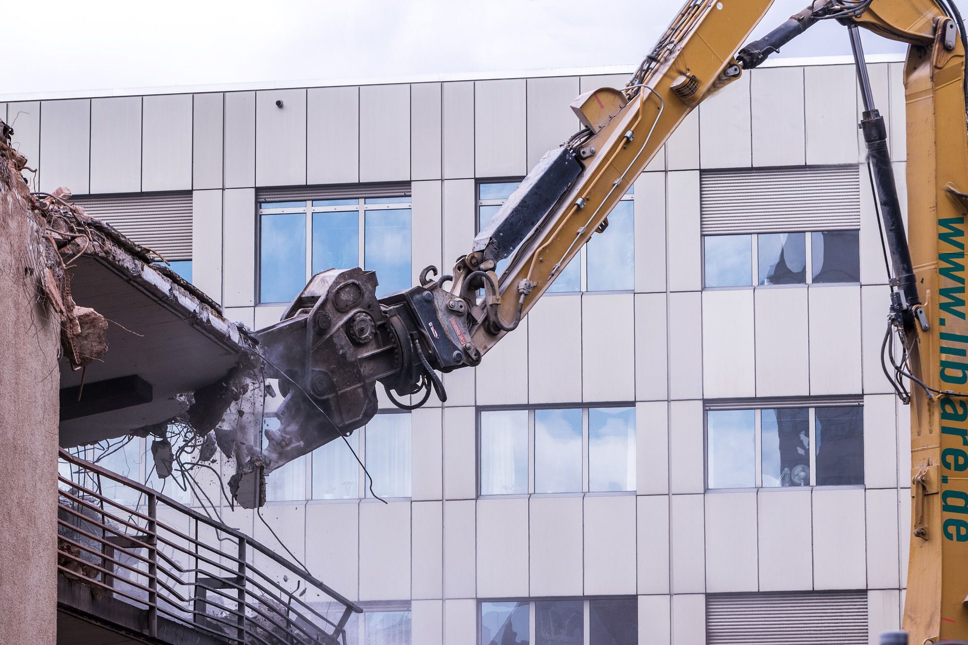 demolition-1429102_1920